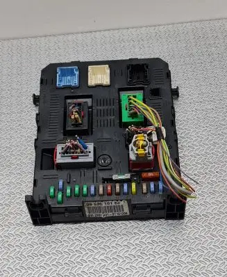 Peugeot 307 Fuse module 9663510180 BSI2004H01 01181206
