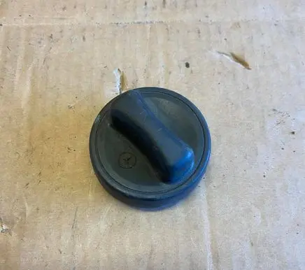 Mercedes-Benz E W124 Fuel tank filler cap 1404700005