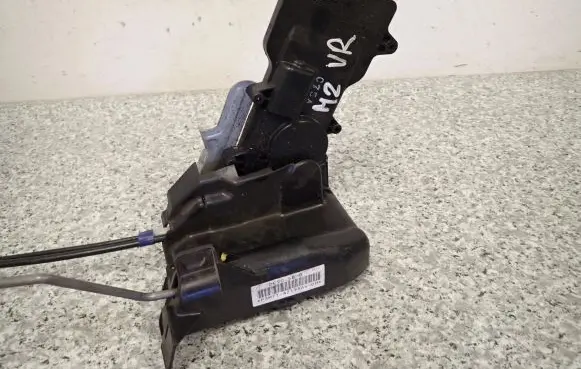 Mazda 2 Rear door lock
