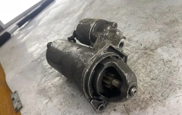 Opel Zafira A Starter motor 1005831230