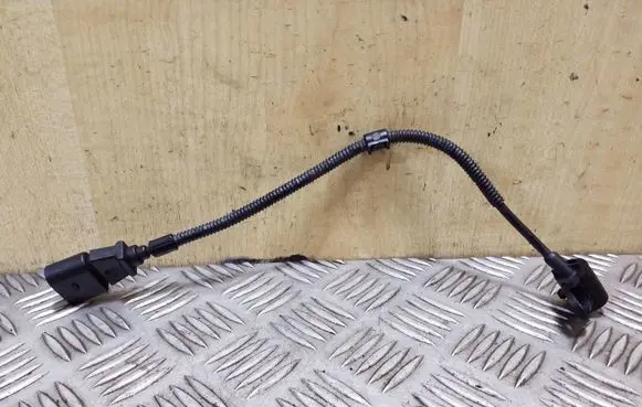 Volkswagen Golf VI Crankshaft position sensor 03L907601