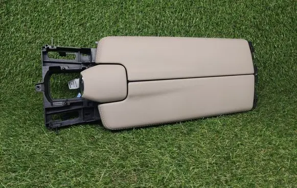 Mercedes-Benz E W212 Armrest 2125409010
