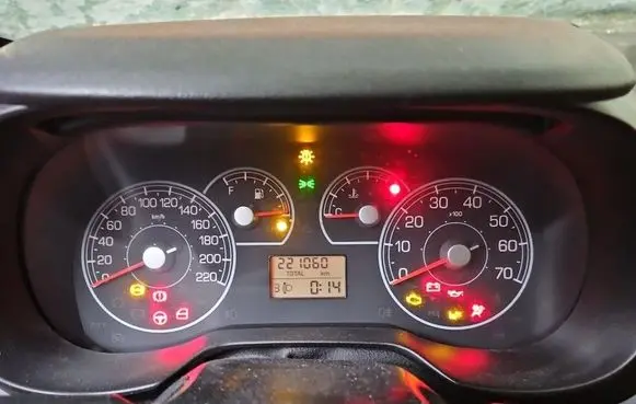 Fiat Grande Punto Speedometer (instrument cluster) 51803089 IMPRK1547431