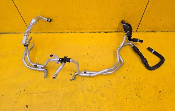 Audi R8 4S Engine coolant pipe/hose 4S0121481E