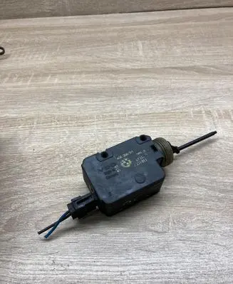 BMW 3 E36 Fuel tank cap lock motor 8353013 40620431