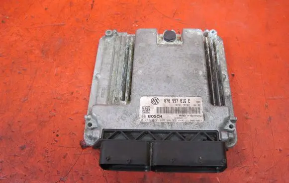 Volkswagen Touareg I Engine control unit/module 070997016E 0281012926