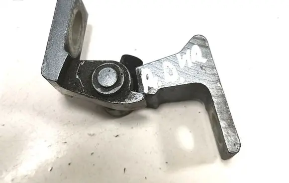Volkswagen Tiguan Front door upper hinge 5N0831402