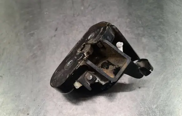 Volkswagen Caddy Sliding door lock 2K5843604