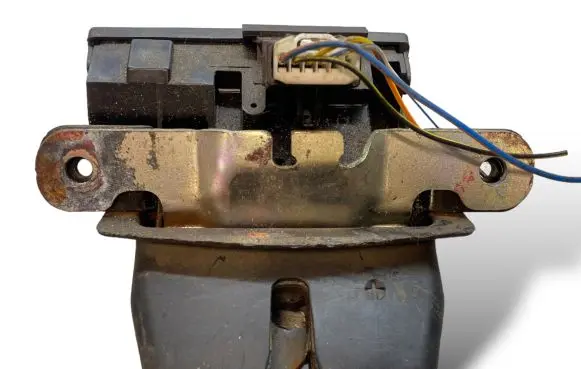 Ford Fiesta Tailgate/trunk/boot lock/catch/latch 8A61A442A66BA 091105