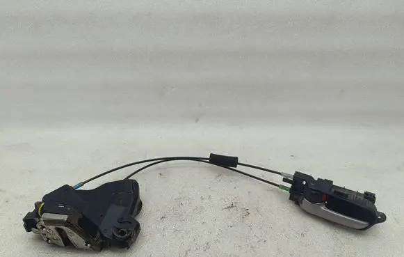 Suzuki Grand Vitara I Front door lock 6051518