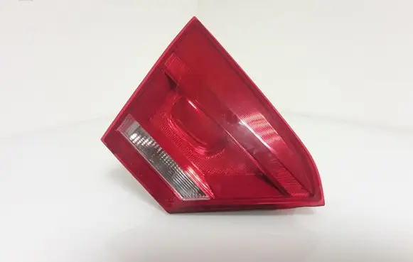 Volkswagen PASSAT B7 USA Tailgate rear/tail lights 561945093B