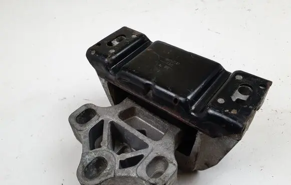 Volkswagen New Beetle Engine mount bracket 1J0199555