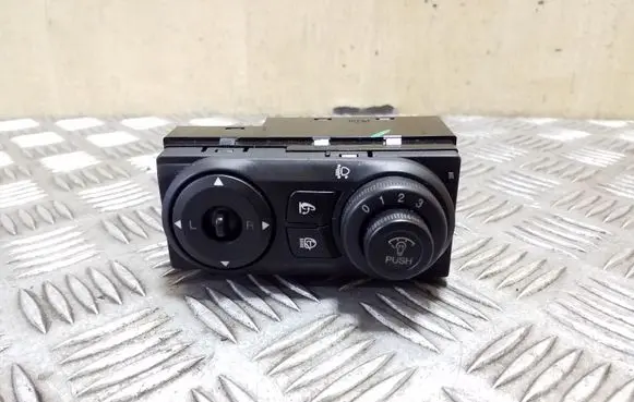 Wing mirror switch