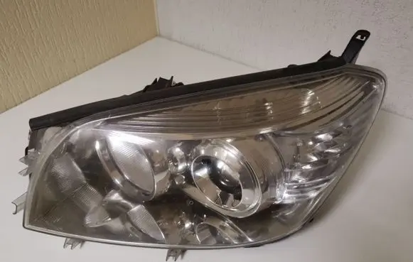 Toyota RAV 4 (XA30) Headlight/headlamp 8117042310