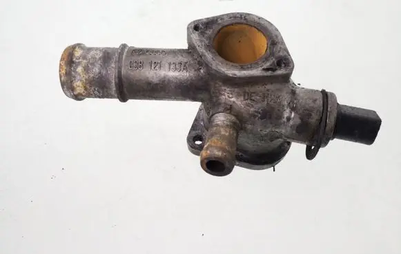 Volkswagen PASSAT B5 Engine coolant pipe/hose 038121133A