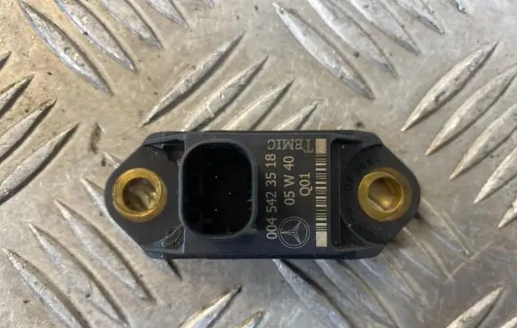 Mercedes-Benz E W211 Acceleration sensor 0045423518 05W40
