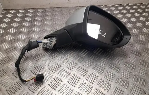 Volkswagen ID.3 Front door electric wing mirror E1041551