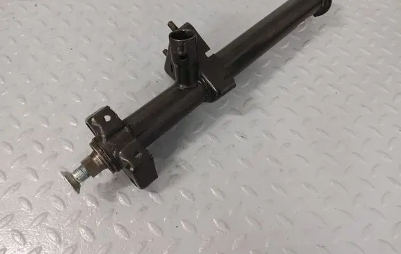 Mercedes-Benz 200 300 W123 Steering wheel axle A1234600826 A1234601026 A1234603716