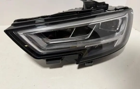 Audi A3 S3 8V Headlight/headlamp 8V0941033C