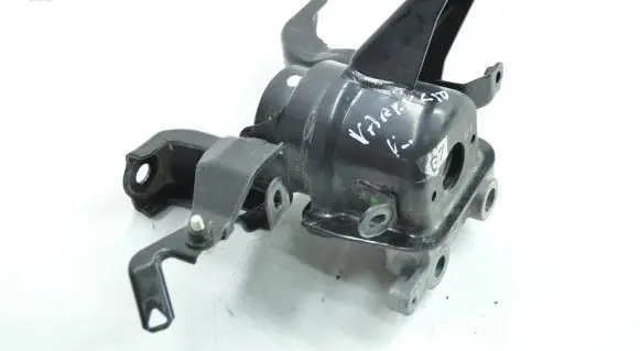 Toyota Prius (XW30) Engine mount bracket
