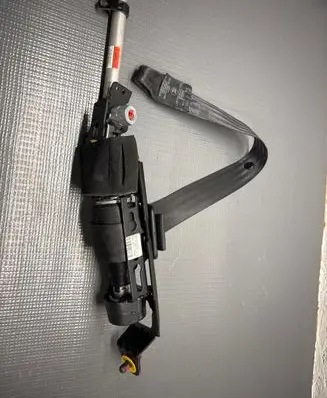 Volvo C30 Front seatbelt 6056446 090101