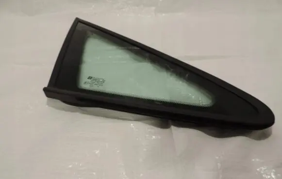 Opel Zafira A Rear vent window glass 90579340