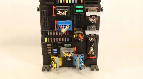 Opel Corsa F Fuse box set 9832880280