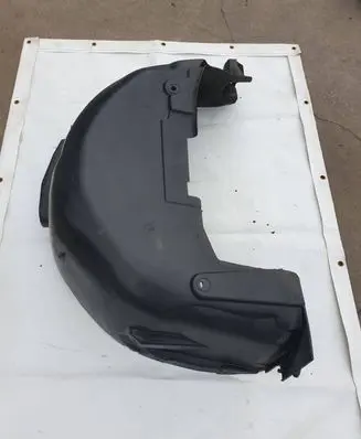 Rear arch fender liner splash guards