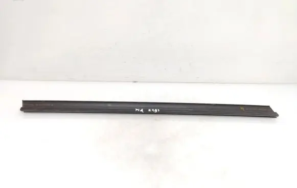 Skoda Yeti (5L) Rubber seal front door window/glass 5L0837479