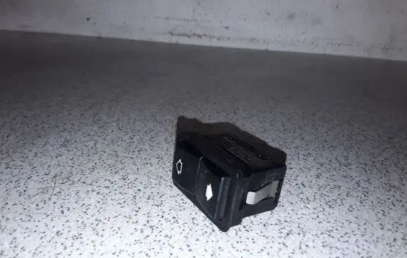 BMW 5 E39 Electric window control switch 8368974