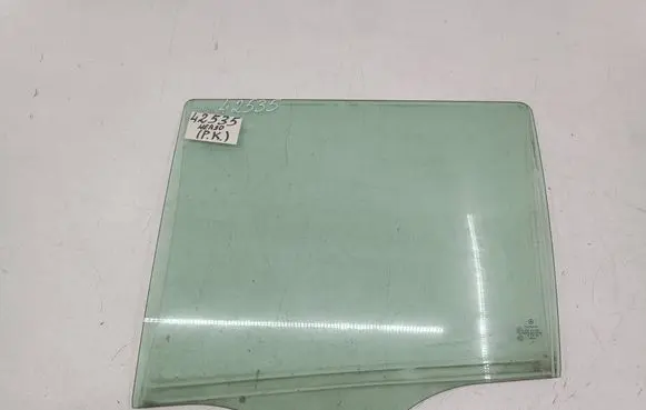 Mercedes-Benz C AMG W203 Front door window glass four-door
