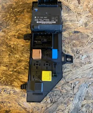Opel Signum Fuse module 13193587 SC718810500 359172