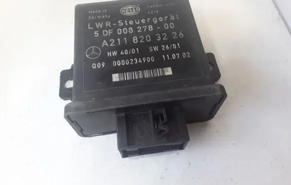 Mercedes-Benz E W211 Light module LCM A2118203226 5DF00827800