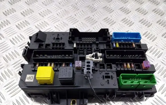 Opel Astra H High voltage junction box 13181278