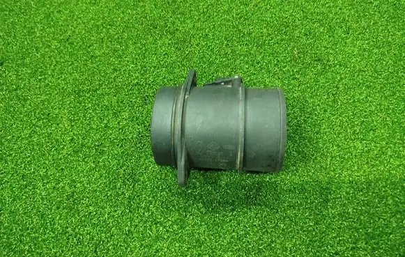 Renault Trafic III (X82) Mass air flow meter 226807131R 93450753 5WK98504