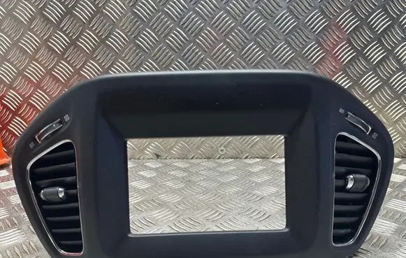 Radio/GPS head unit trim