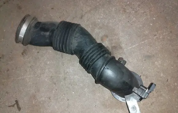 Ford C-MAX II Turbo air intake inlet pipe/hose AV6112B624B