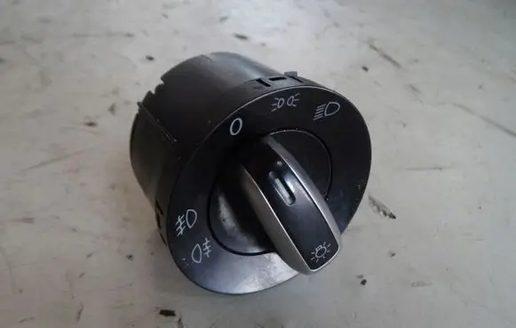 Volkswagen Touran I Tailgate/trunk/boot open switch WCZNIKWIATE