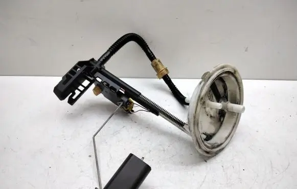 BMW 5 E60 E61 Fuel level sensor 6765849