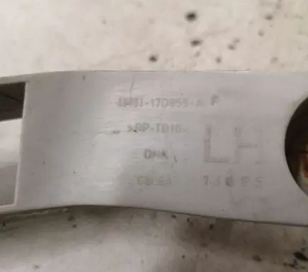 Ford Focus Front bumper mounting bracket 4M5117D959A C8L6A