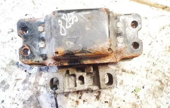 Volkswagen Caddy Engine mount bracket
