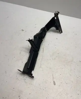 Audi A4 S4 B8 8K Fender mounting bracket 8K0821135C