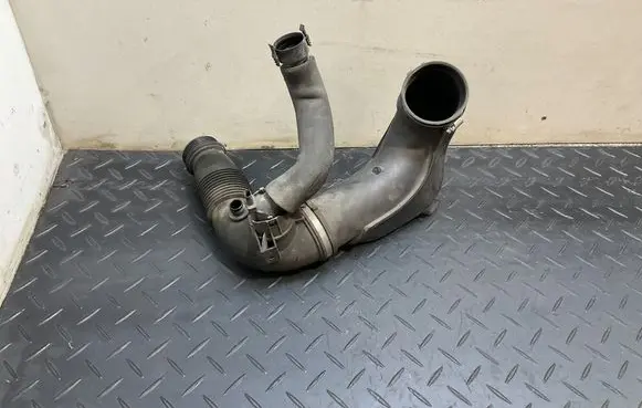 BMW 4 F36 Gran coupe Air intake duct part 7605638 70510167 51750610