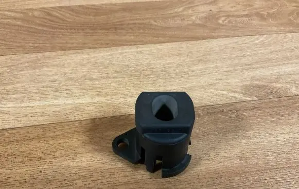 Volvo V50 Radiator mount bracket 30639749
