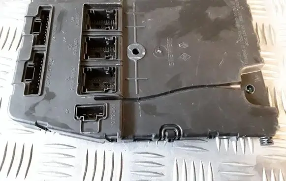 Renault Scenic II - Grand scenic II Comfort/convenience module 8200606826