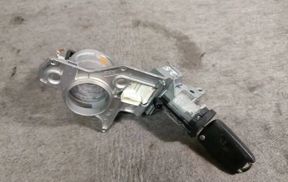Opel Astra H Ignition lock N0501882