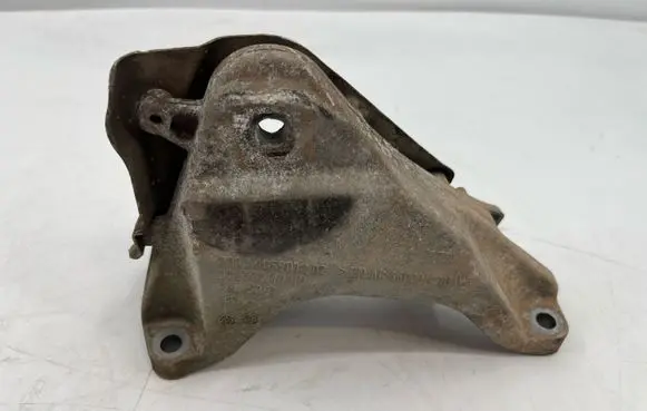 BMW 1 F20 F21 Engine mounting bracket 6859012