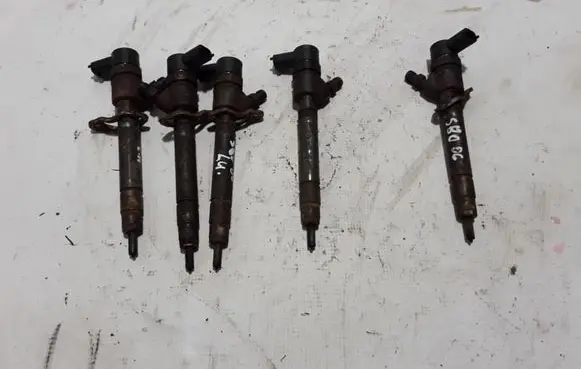 Volvo S80 Fuel injector 30777526