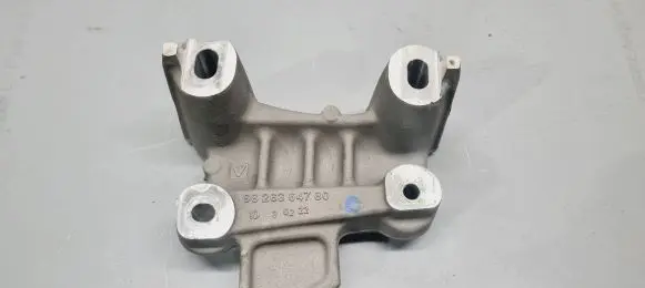Opel Mokka B Engine mounting bracket 9826364780