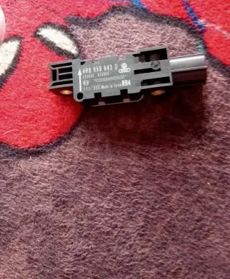 Audi A8 S8 D3 4E Airbag deployment crash/impact sensor 4b0959643D